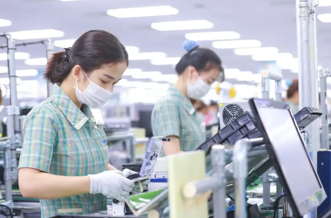 Doanh nghiệp chế xuất bán hàng vào nội địa có phải xuất hóa đơn?